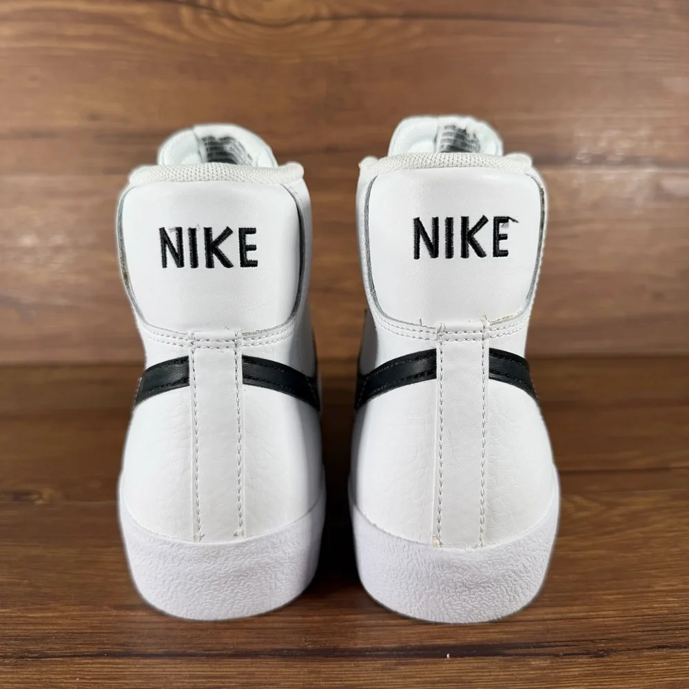 Nike Blazer‎ Mid ‘77 White Leather Sneakers Size 7Y Lace Up Shoes